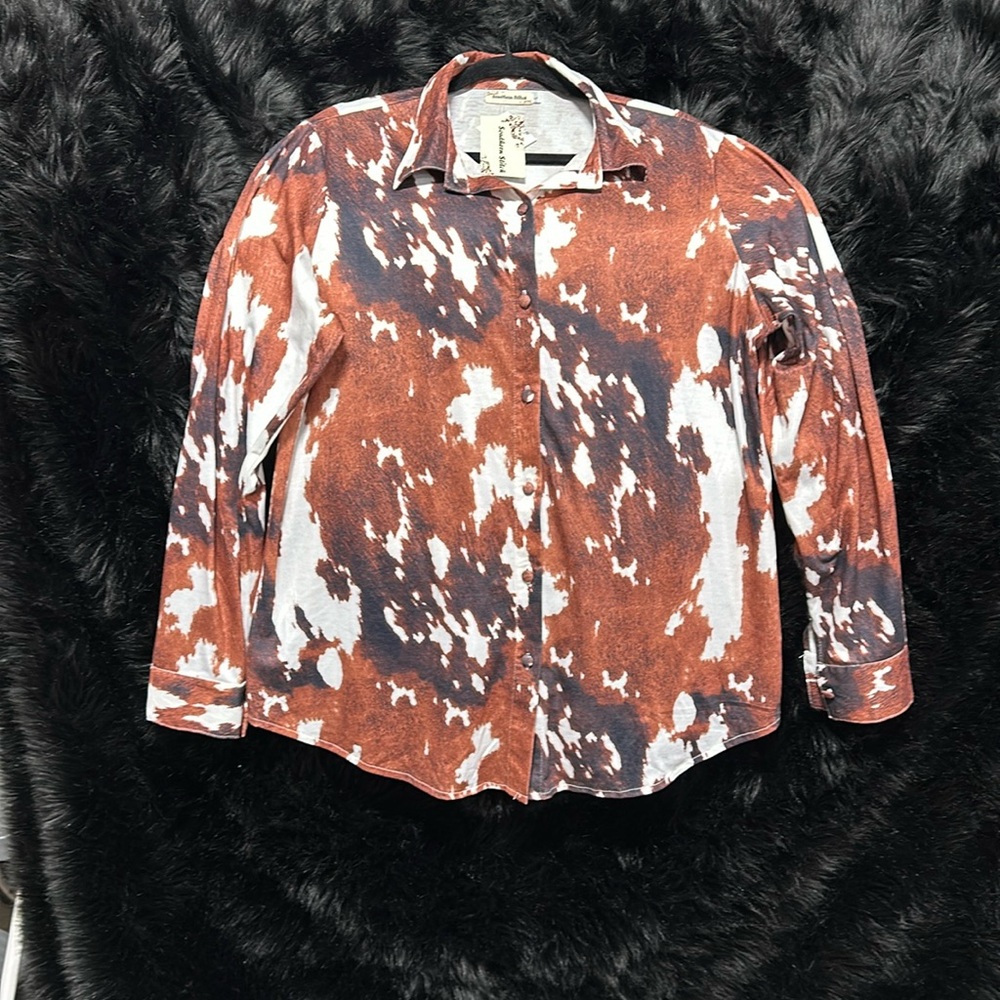 Southern Stitch Cowhide print button up long sleeve top / Size L / NWT‎